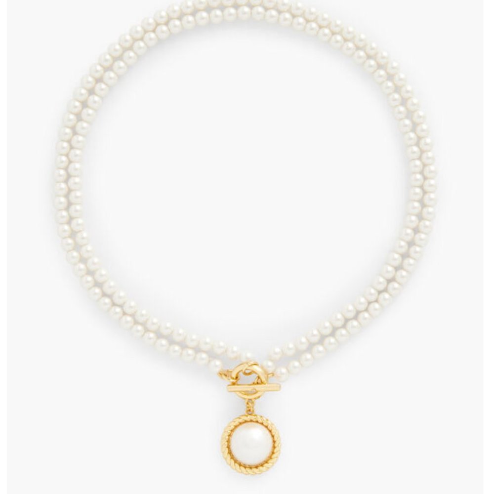 Classic Pearl Necklace with Pendant